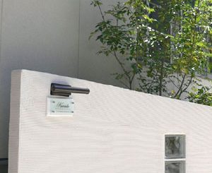 表札灯とガラス表札プレート付き