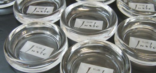 灰皿に名入れ彫刻