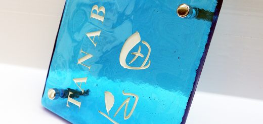 爽やかで人気のガラス表札